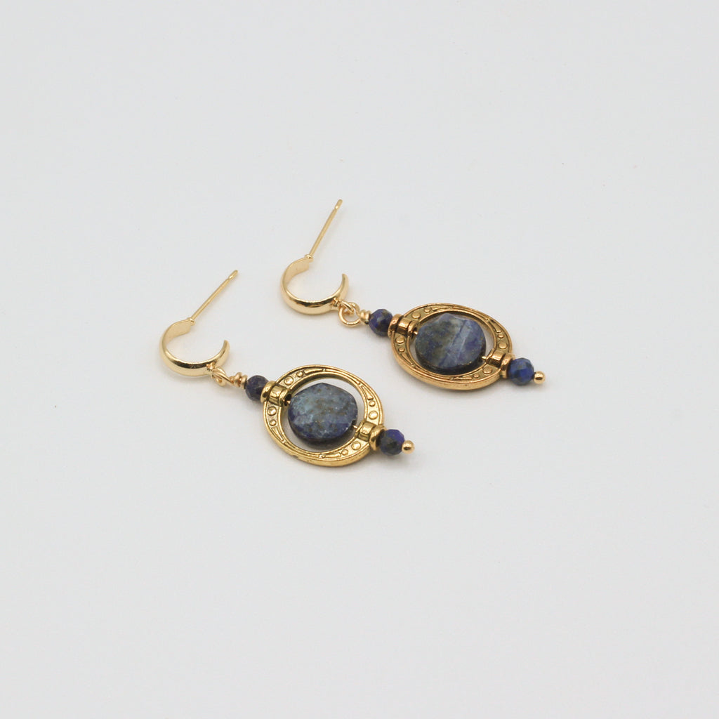 These Lapis Lazuli and gold earrings capture the serene charm of a vineyard breeze.